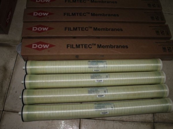 如何確定反滲透膜是否被污染以及如何觀察？